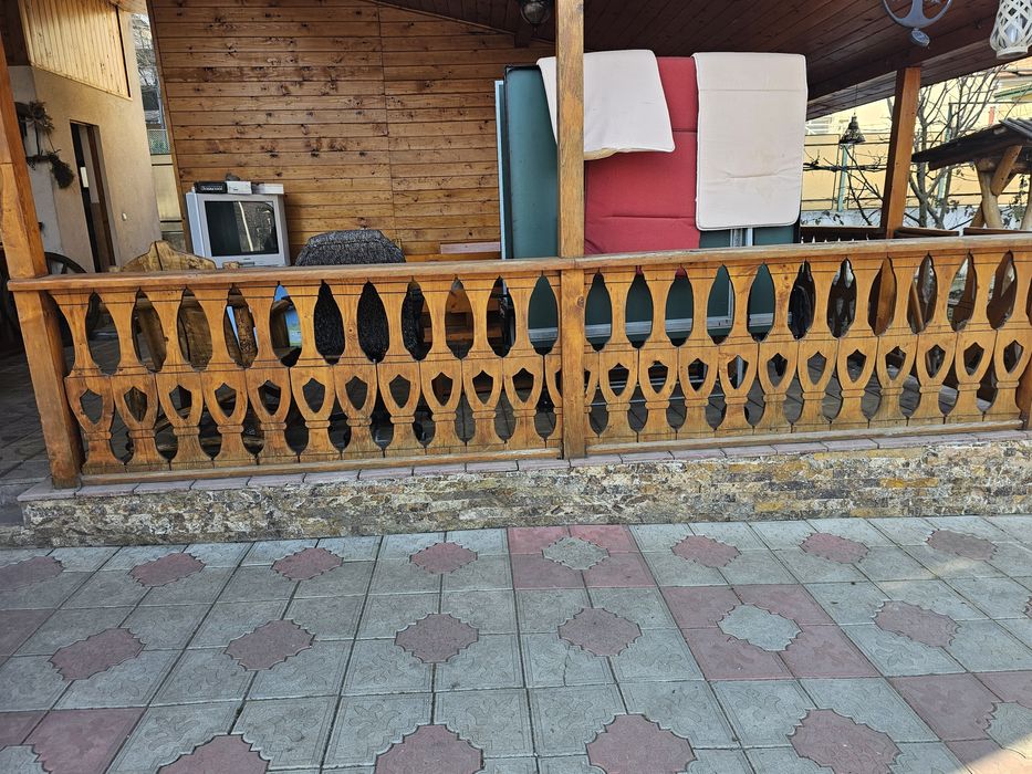 Vând ornamente îngrădire terasa cu 2 uși care se balansează