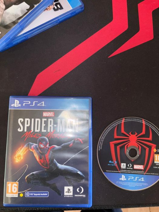 Vand urgent! PS4 pro + jocuri