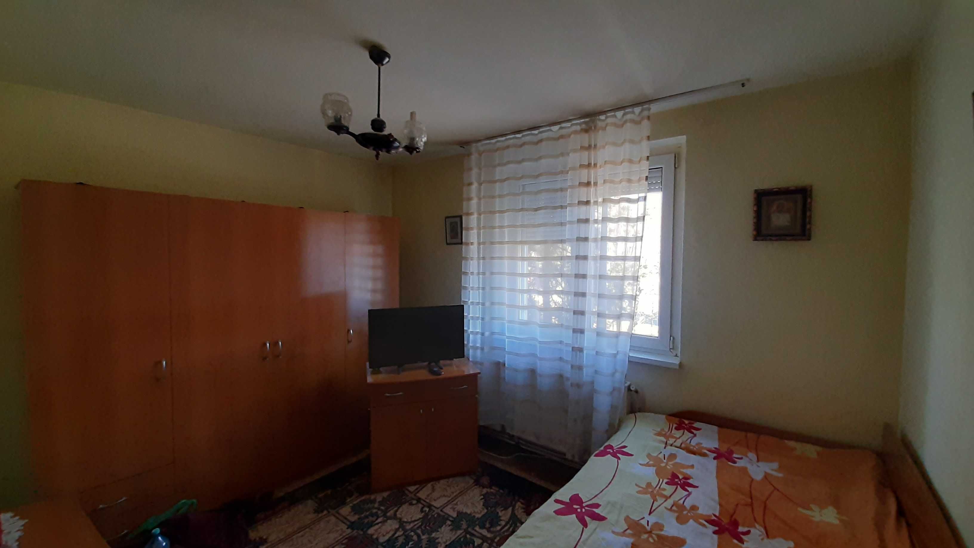 Vând apartament 3 camere în Hunedoara, Central-Bd. Corvin