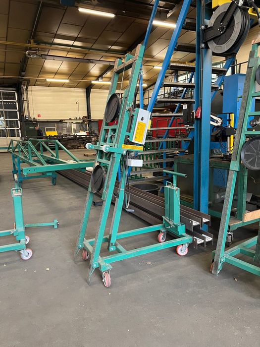 Închiriez utilaje manipulare sticla ventuze