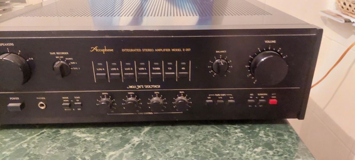 accuphase e 207  amplificator high end japan
