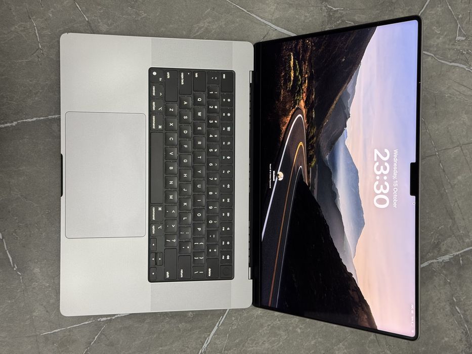 Macbook PRO M1 PRO chip 16dyum 16/1 TB