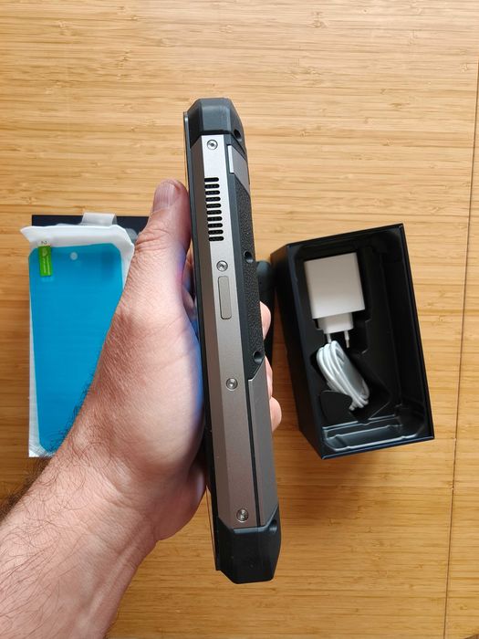 Неразрушим Телефон Tank 4: MIL-STD-810H, 11,600mAh и Вграден Проектор