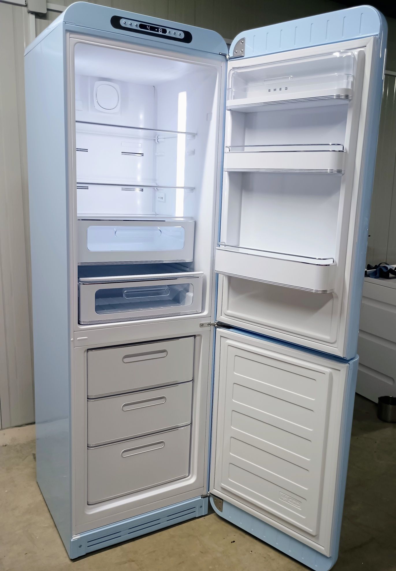 Хладилник с фризер SMEG FAB32RPB5
