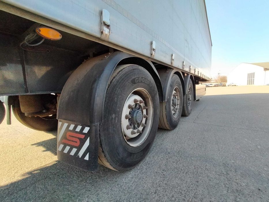 Semiremorca cu prelata