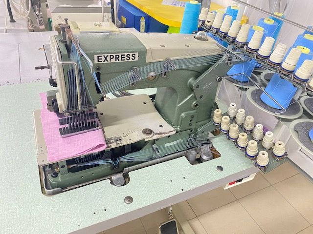 Masina pentru cusatura de acoperire cu 12 ace DB 78712P