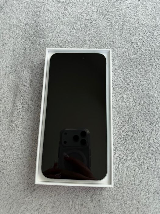 Vând iPhone 15 Plus Blue