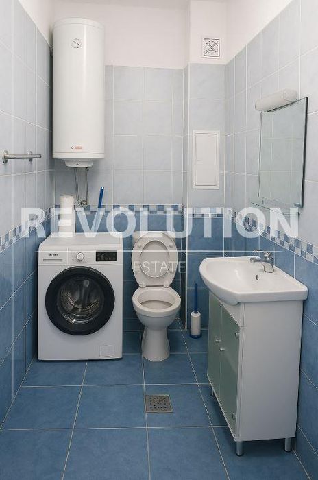 Дава се под наем Двустаен апартамент в Варна, Цветен квартал - 78 кв.м за 300 € - Снимка #3