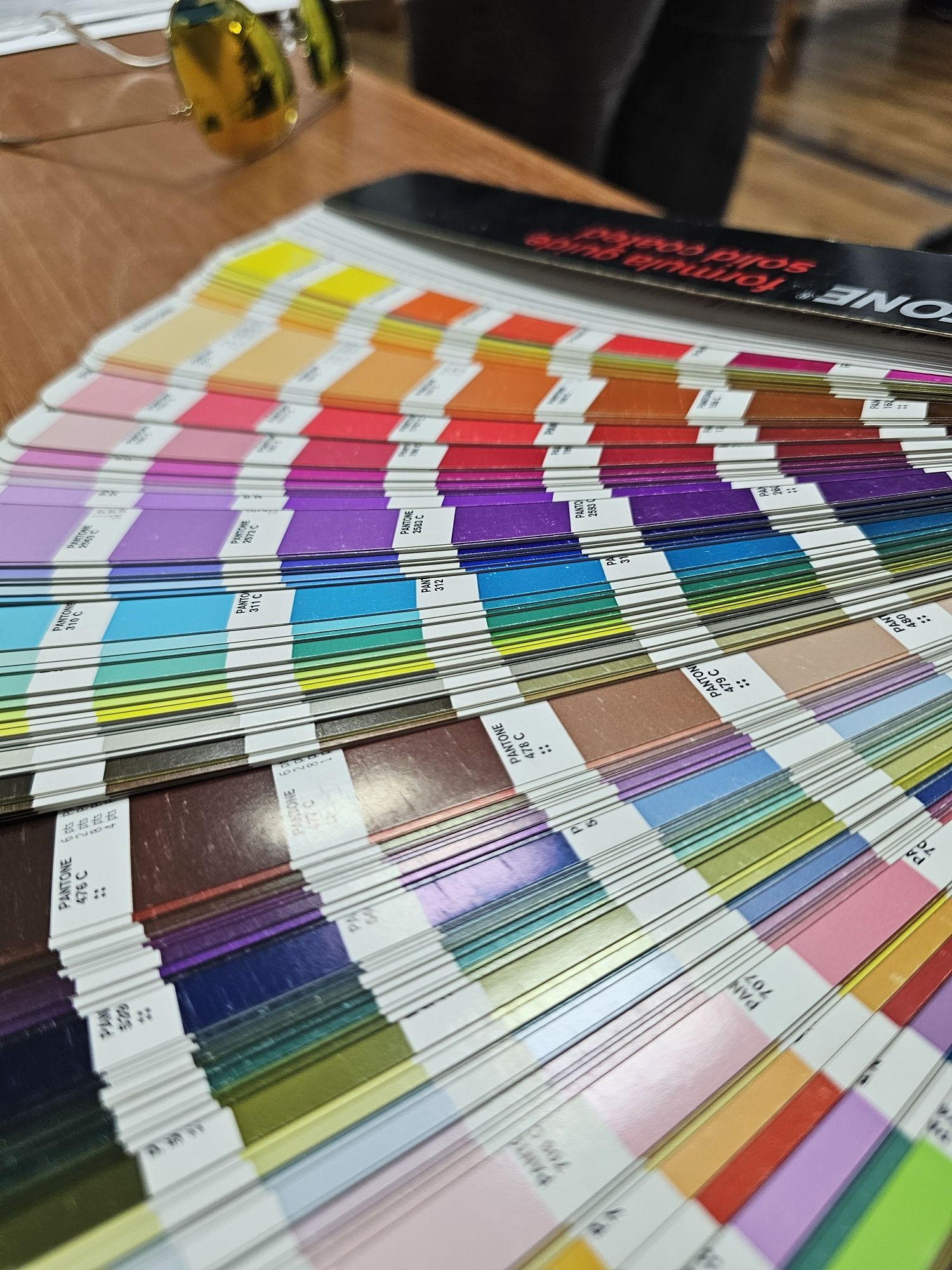 Pantone set coated uncoated инструмент подбора цветов