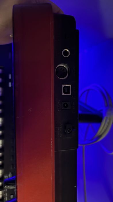 MIDI-клавиатура Behringer U-Control UMX490