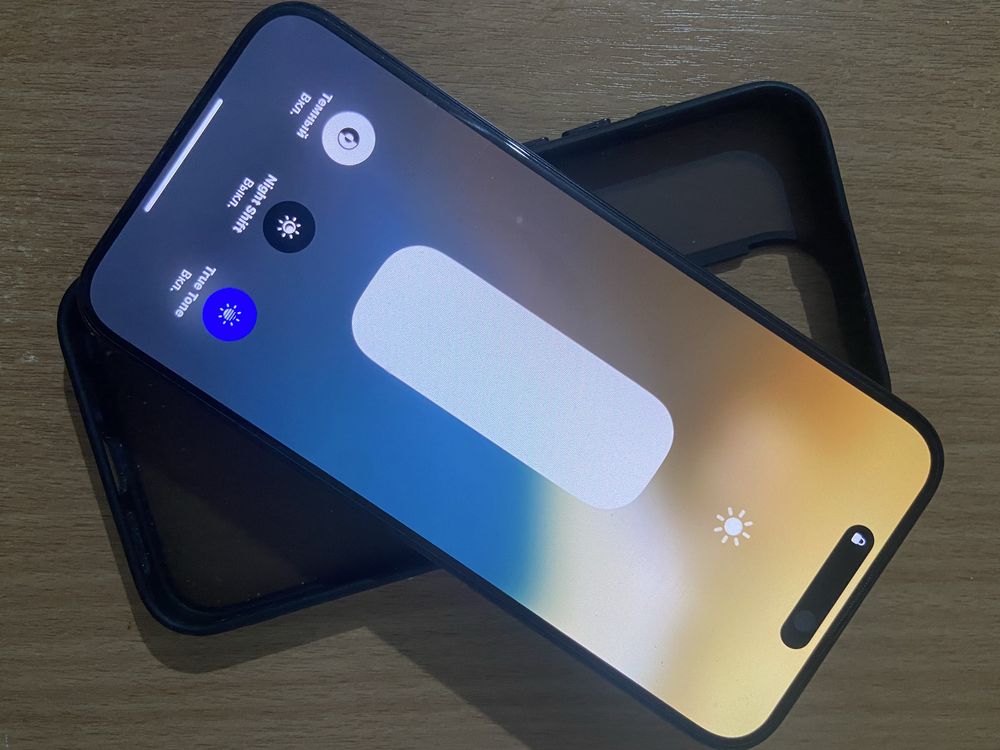 Iphone 15 pro max 256 gb 90% емкость батарея.