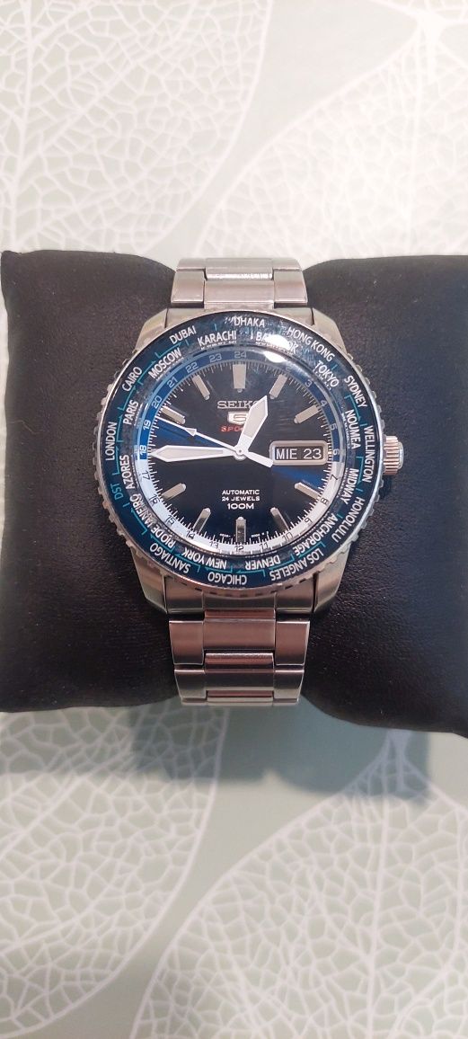 Часовник Seiko 5 sport