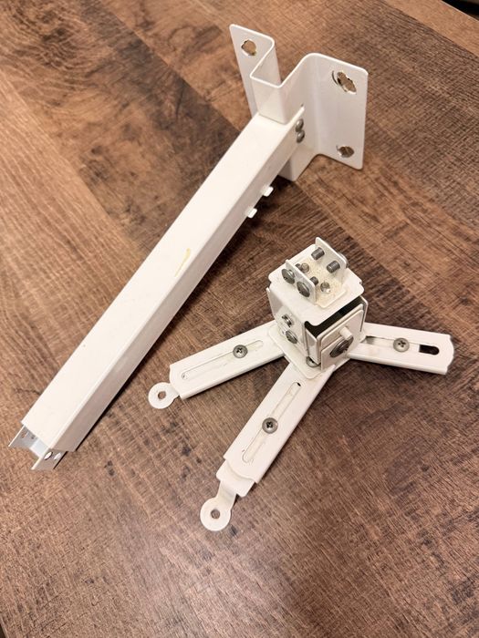 Продам проектор и экран на 100 дюймов