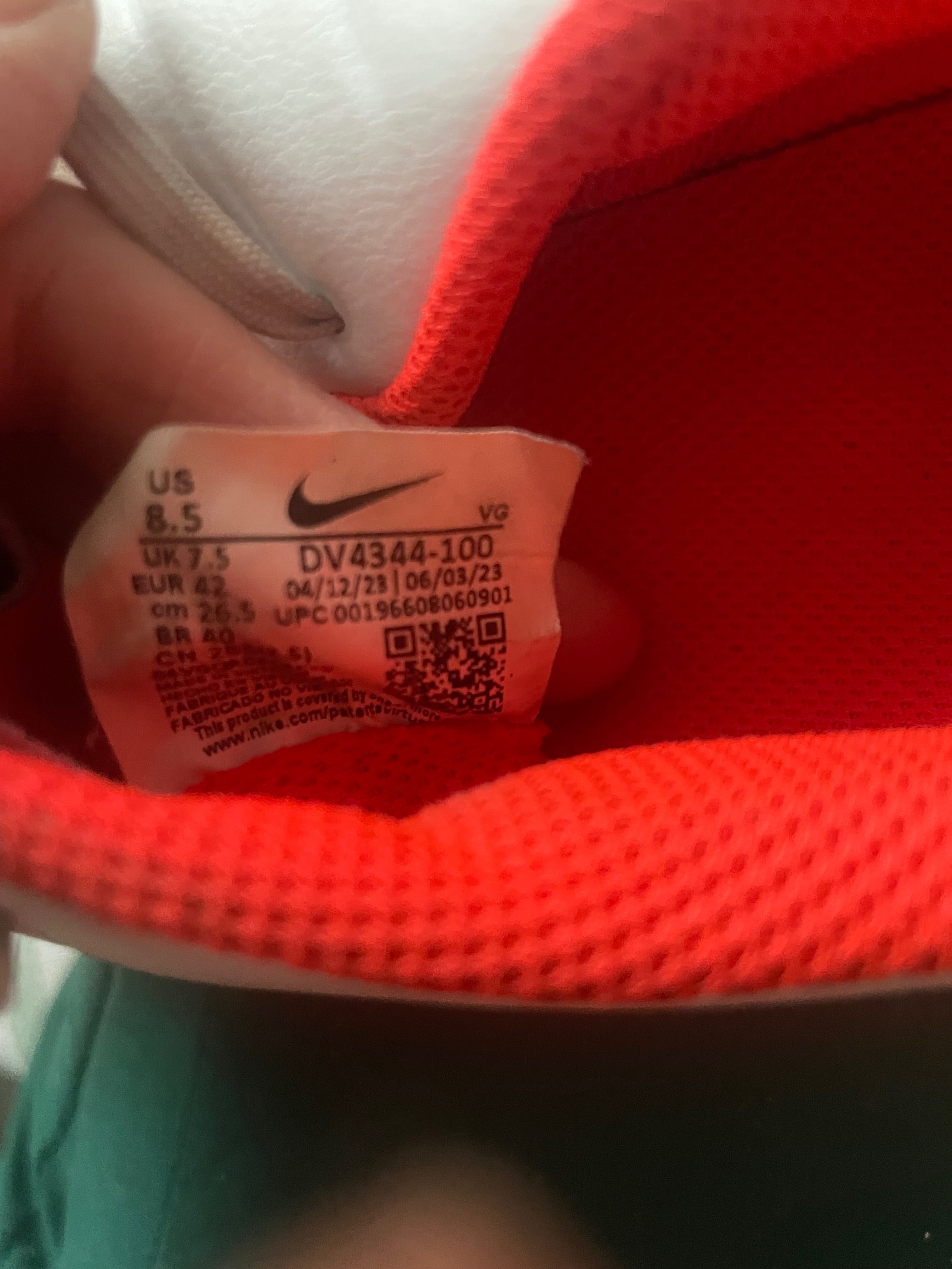 Продавам Калеври Nike