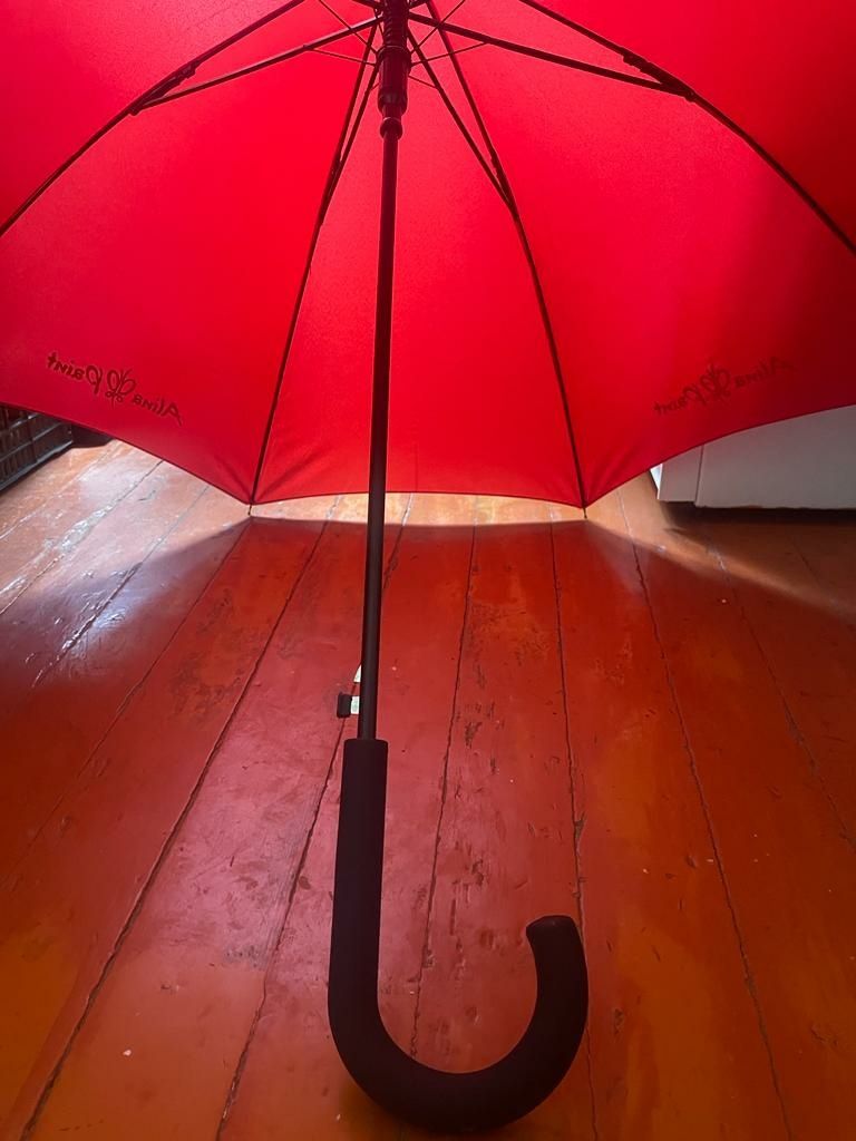 Зонт красного цвета. Новый. Длинный. Качественный.