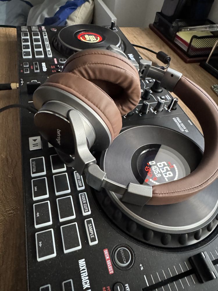 Numark Mixtrack Platinum FX DJ контролер/диджей пулт