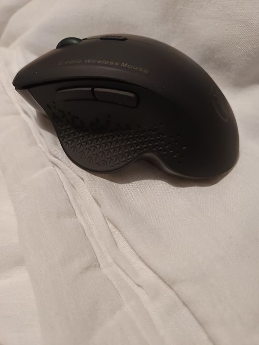 Ергономична безжична мишка