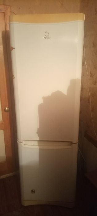 Продам холодильник INDEZIT в не раб. сос.