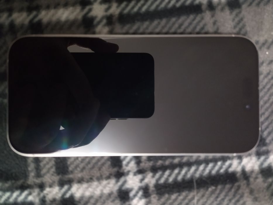 Продам Iphone 16 pro. 256 Гб. Батарея 100%.