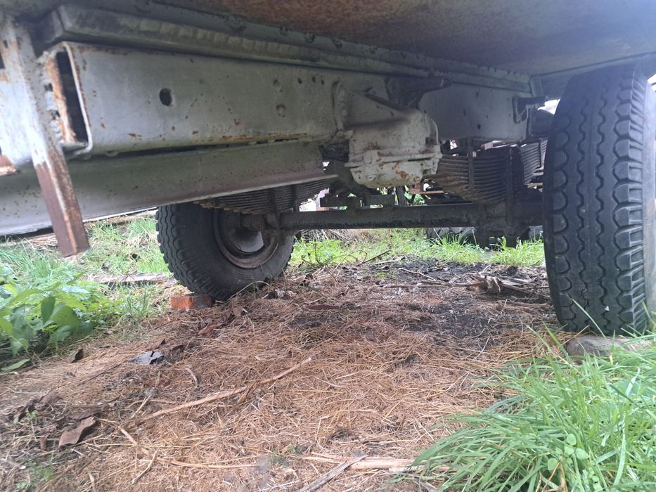 Продавам трактор с инвентар