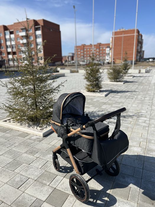 Продам коляску 2 в 1 состояние новой