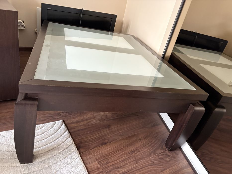 Холна маса от масивно дърво с повдигащ механизъм