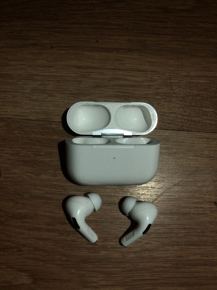 Airpods pro arata bine ca nou !