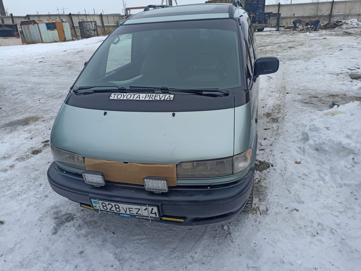 Автомобиль Toyota Previa