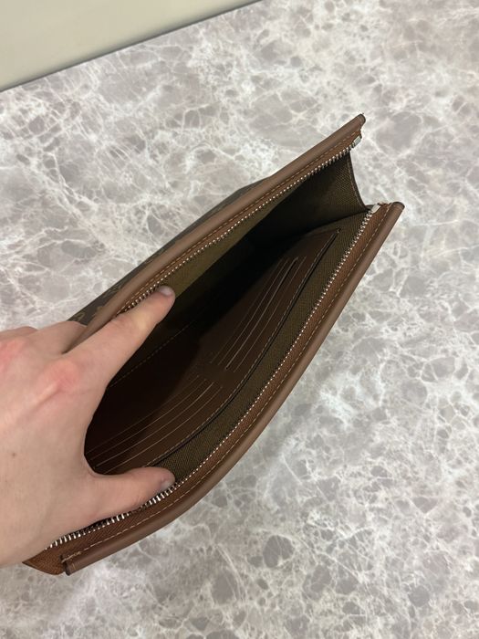 КАТО ЧИСТО НОВ Louis Vuitton Clutch