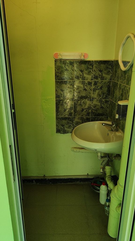 Дава се под наем Магазин в Русе, Централен южен район - 22 кв.м за 81.6 € - Снимка #5