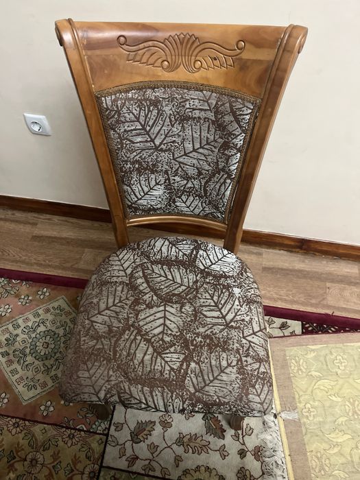 Продам стол для гостинной