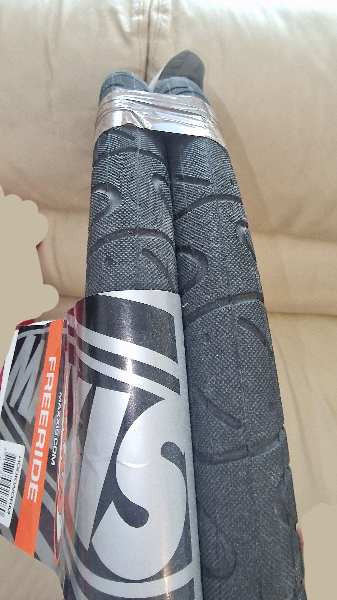 Maxxis Hookworm 26x2.50 гуми за колело чисто нови