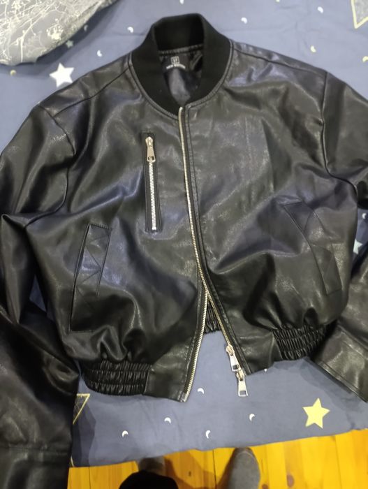 Классная фирменная куртка,хорошего качества,одели раз пять.