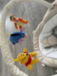 Sezlong Hauck - Bungee Deluxe, Pooh cuddles 300 lei