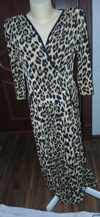 Продам платье для девушек и женщины