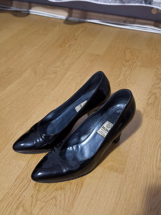 Pantofi cu toc de dame