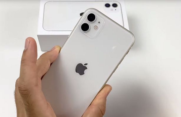 iPhone 11 в идеальном состоянии срочно продается белый цвет