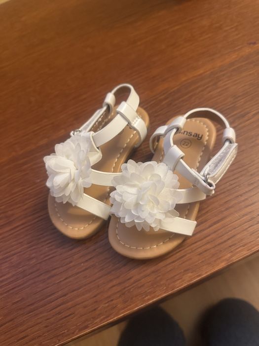Sandale fete albe