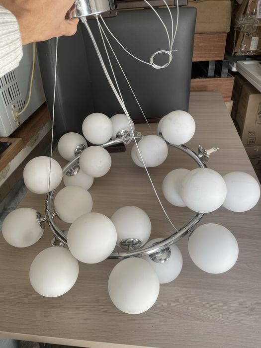 Люстра новая, на троссах