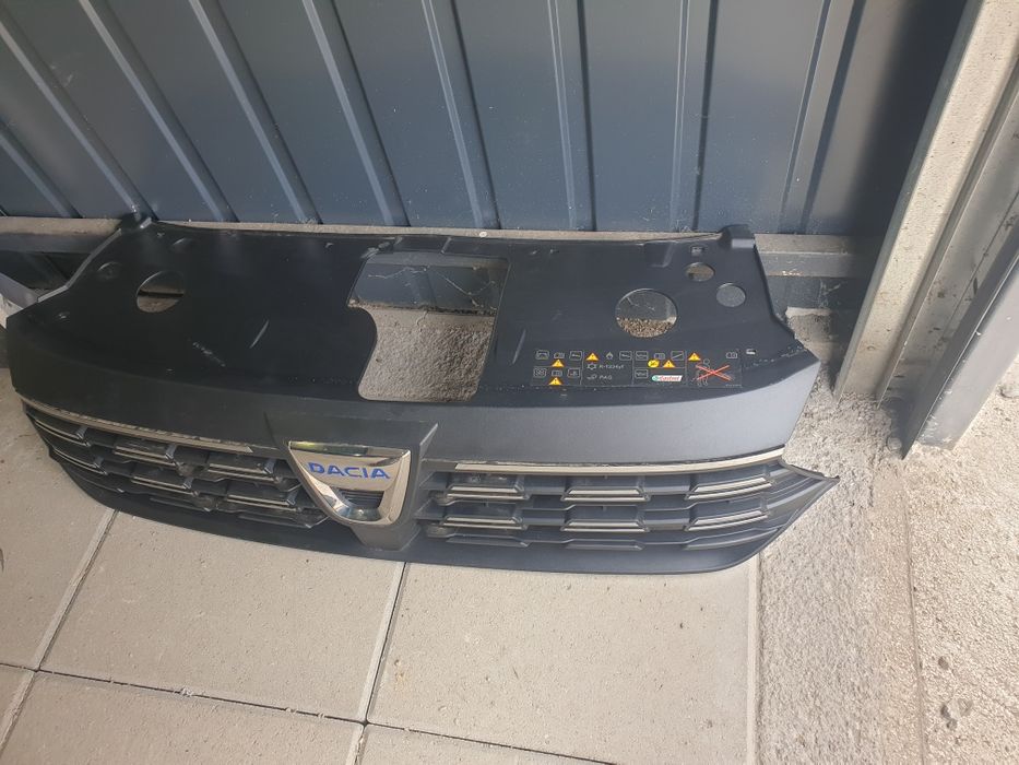 Vand grila față  dacia sandero 3