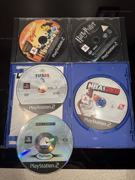 PS2 + PSP + 2 контролера за PS2 + 1 безжичен контролер за PS2 + 6 игри