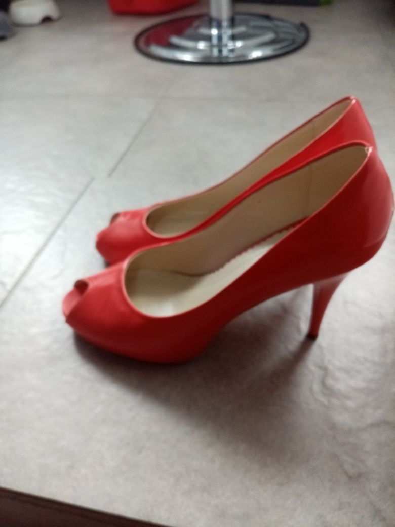 Pantofi piele lacuita