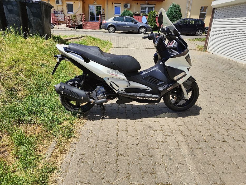 Aprilia sr max 300 2016