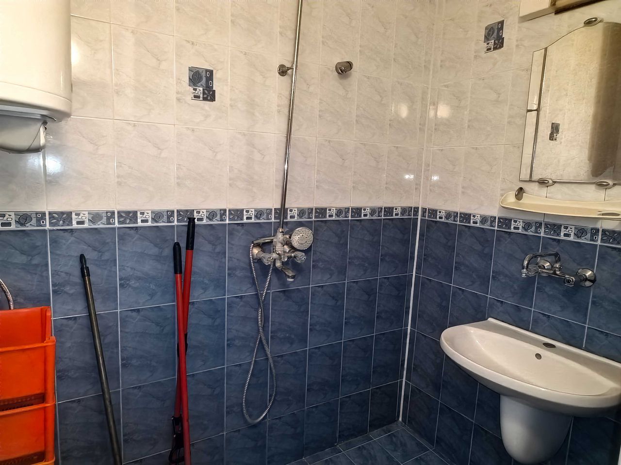 Продава се Тристаен апартамент в Ямбол, Център - 76 кв.м за 1158 €/кв.м - Снимка #4