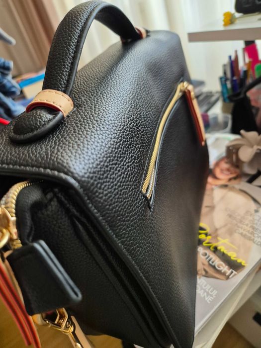 Vand geanta Bugatti noua