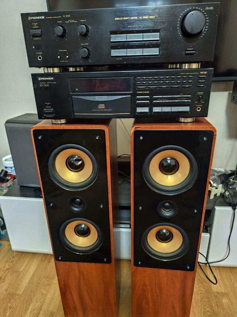 Amplificator Pioneer și cd player +boxe