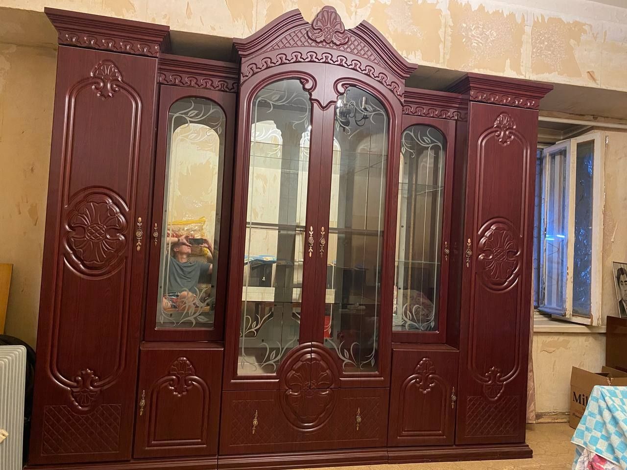 Продается горка в хорошем состоянии имеются два отделения для одежды