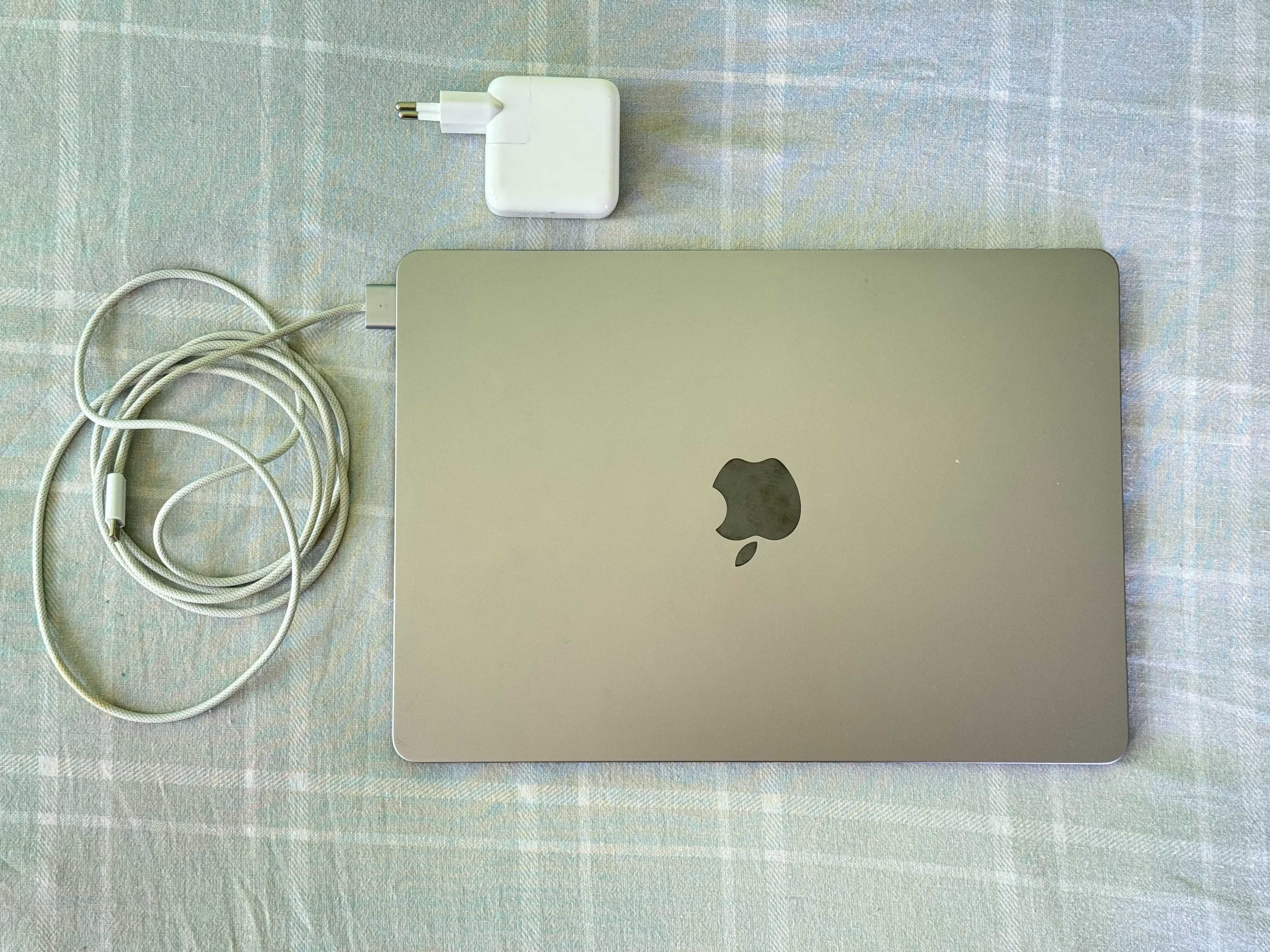 Macbook M2, 2022, 14", 8GB RAM, 256GB