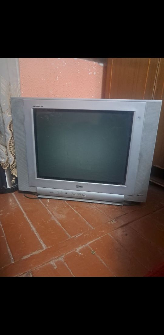 Телевизор LG  сотилади.