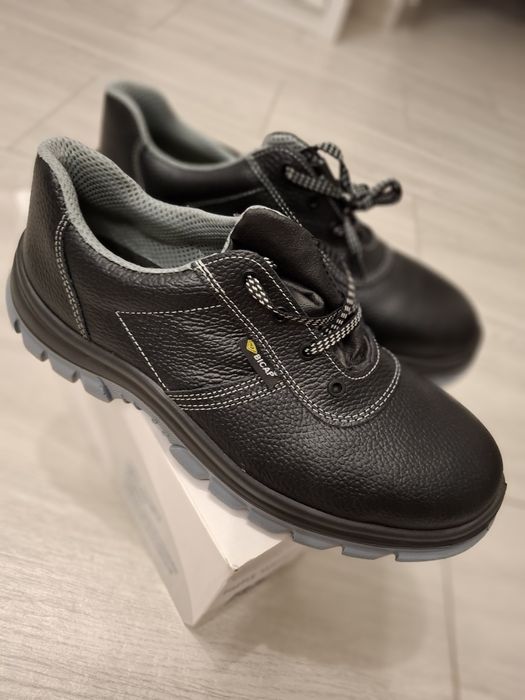 Pantofi de protectie cu bombeu mărime 45